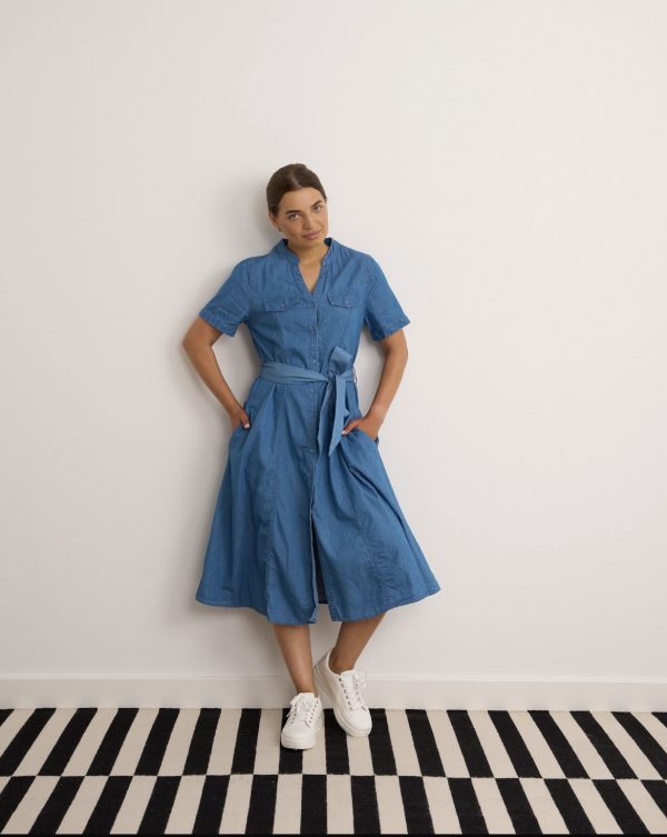 Belted Denim Dress Stonewash.            8488