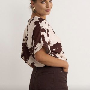 V-Neck Abstract Top Chocolate.       60632/Choc