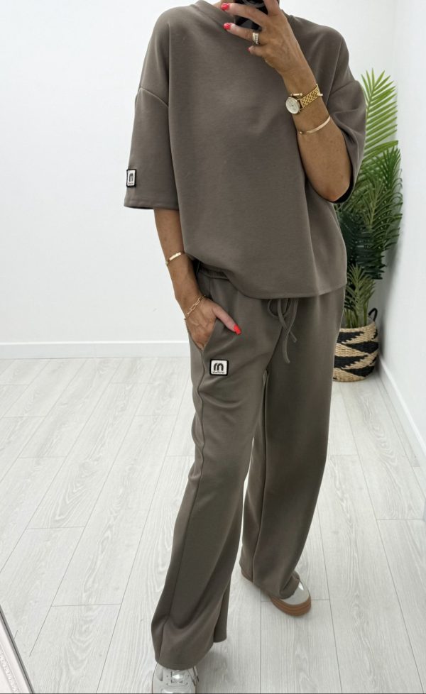 Fashion Leisure Suit Mocca.              50858/Mocca