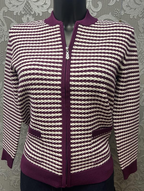 Castle Zip Cardigan Burgundy.    Dm179