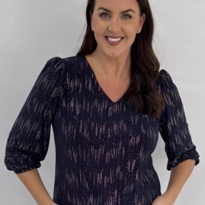 Yew V-Neck E/B Sequence Top Navy.          4153-1/Nvy