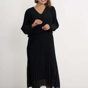V-Neck Pleated Dress Black.          7570/Blk